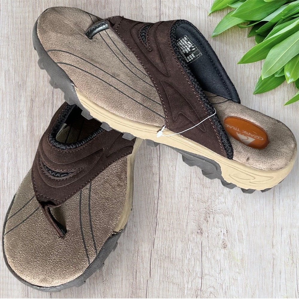 NWOT Ozark Trail Leather Flip Flops Sandals Size 9